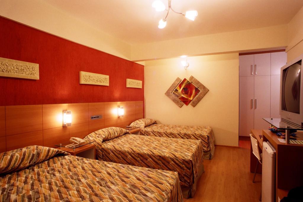 Líber Hotel Nova Serrana Habitación foto
